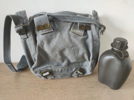 veldfles met leger tas (2)